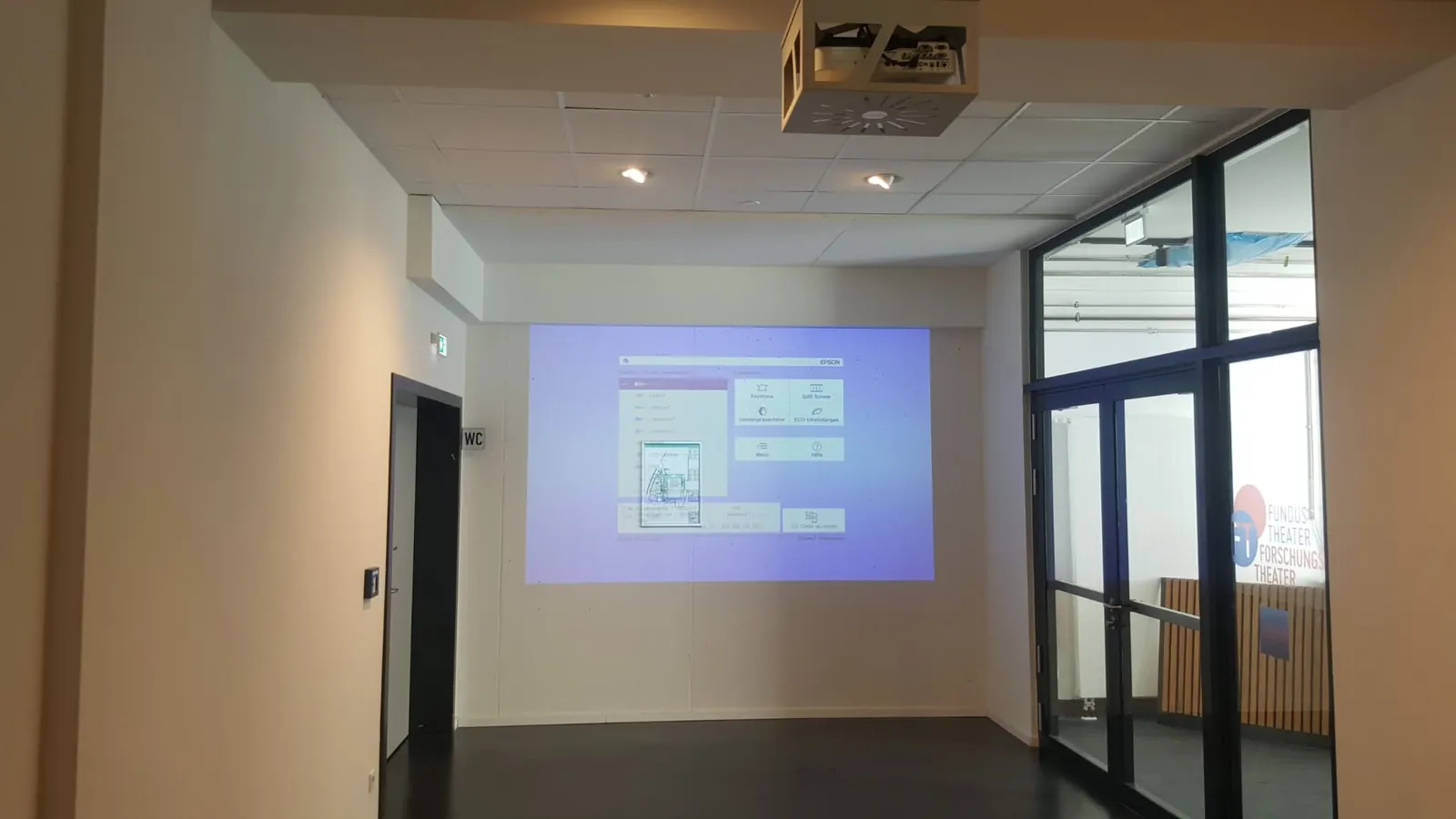 Fundus Theater Hamburg – Deckenprojektion im Foyer
